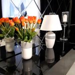 Biala-lampka-stolowa-nocna-z-krysztalkami-glamour-Zasilanie-sieciowe