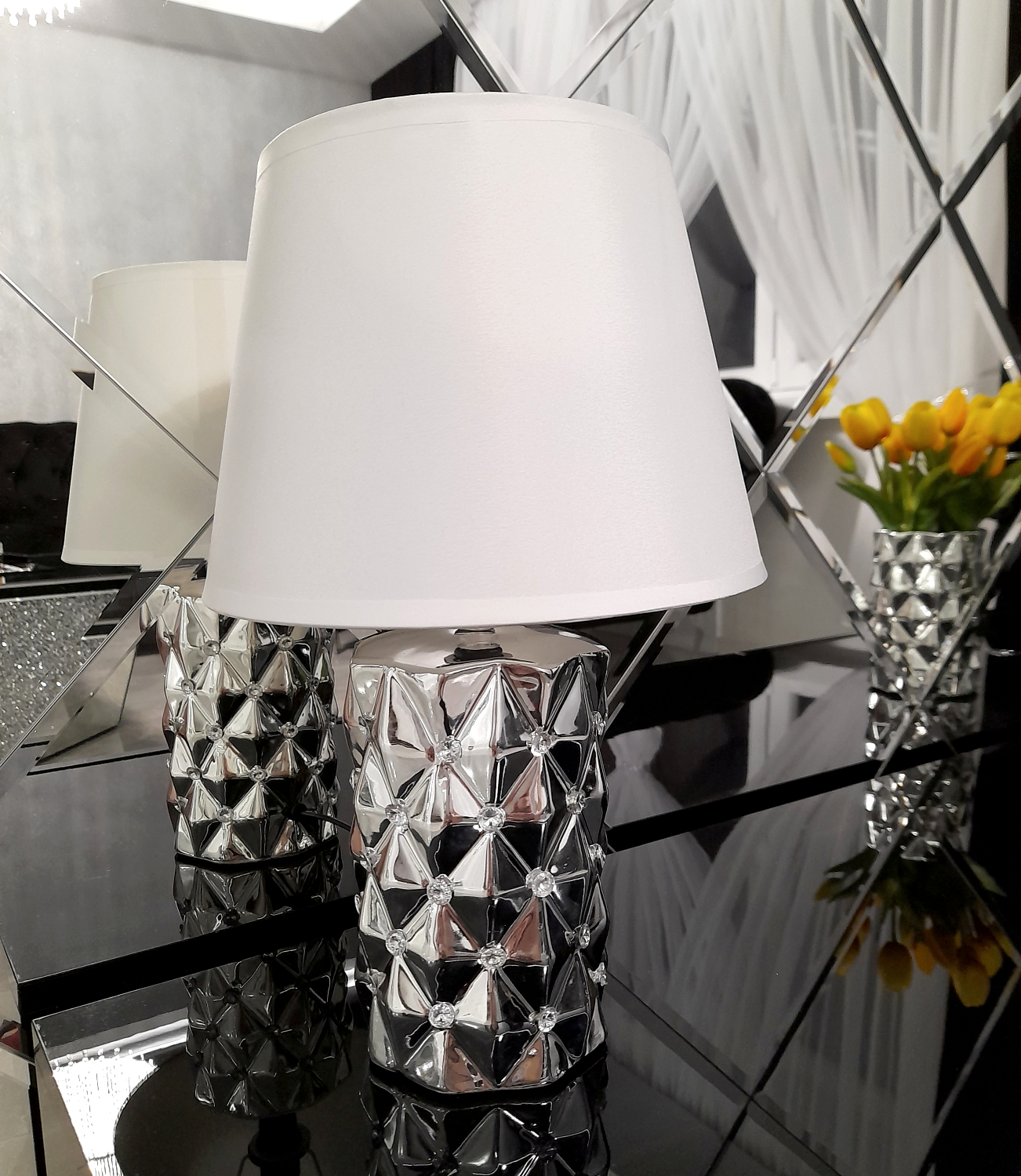 lampa-z-krysztalkami-pikowana-glamour-srebrna-biala (2)