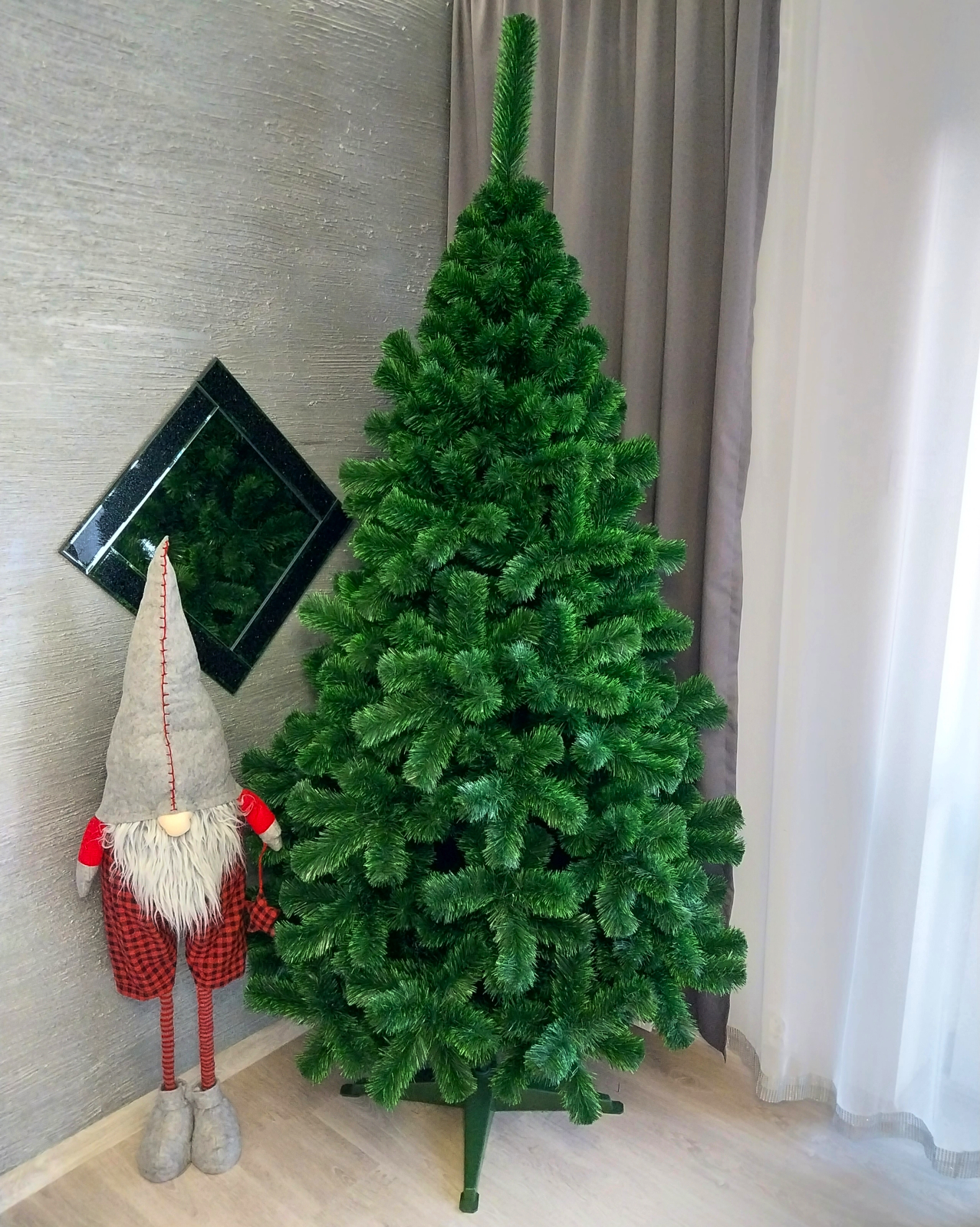 choinka-sztuczna-zielona-gesta-ze-stojakiem (4)