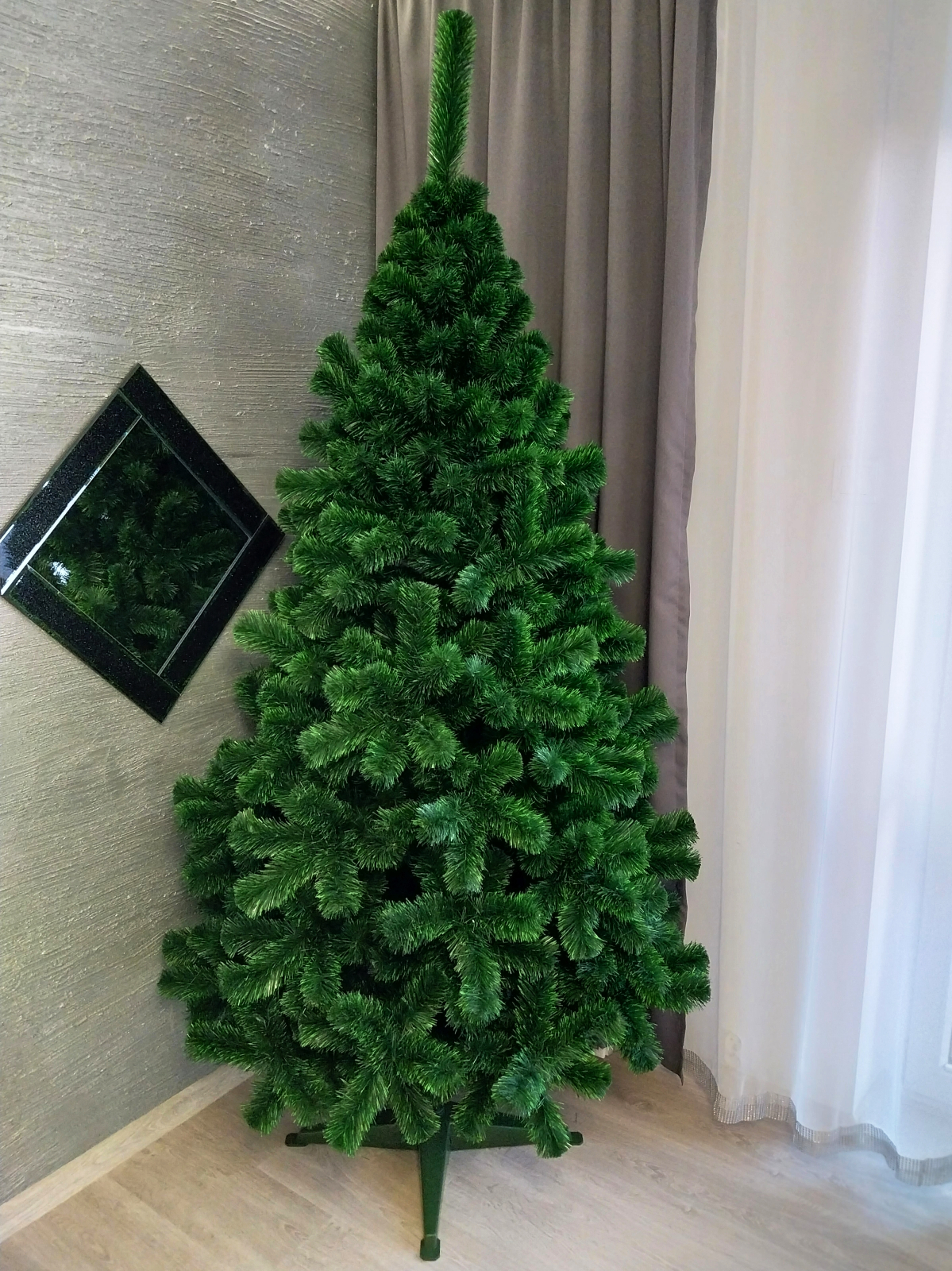 choinka-sztuczna-zielona-gesta-ze-stojakiem (6)