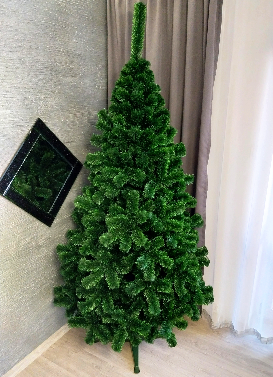 choinka-sztuczna-zielona-gesta-ze-stojakiem (7)