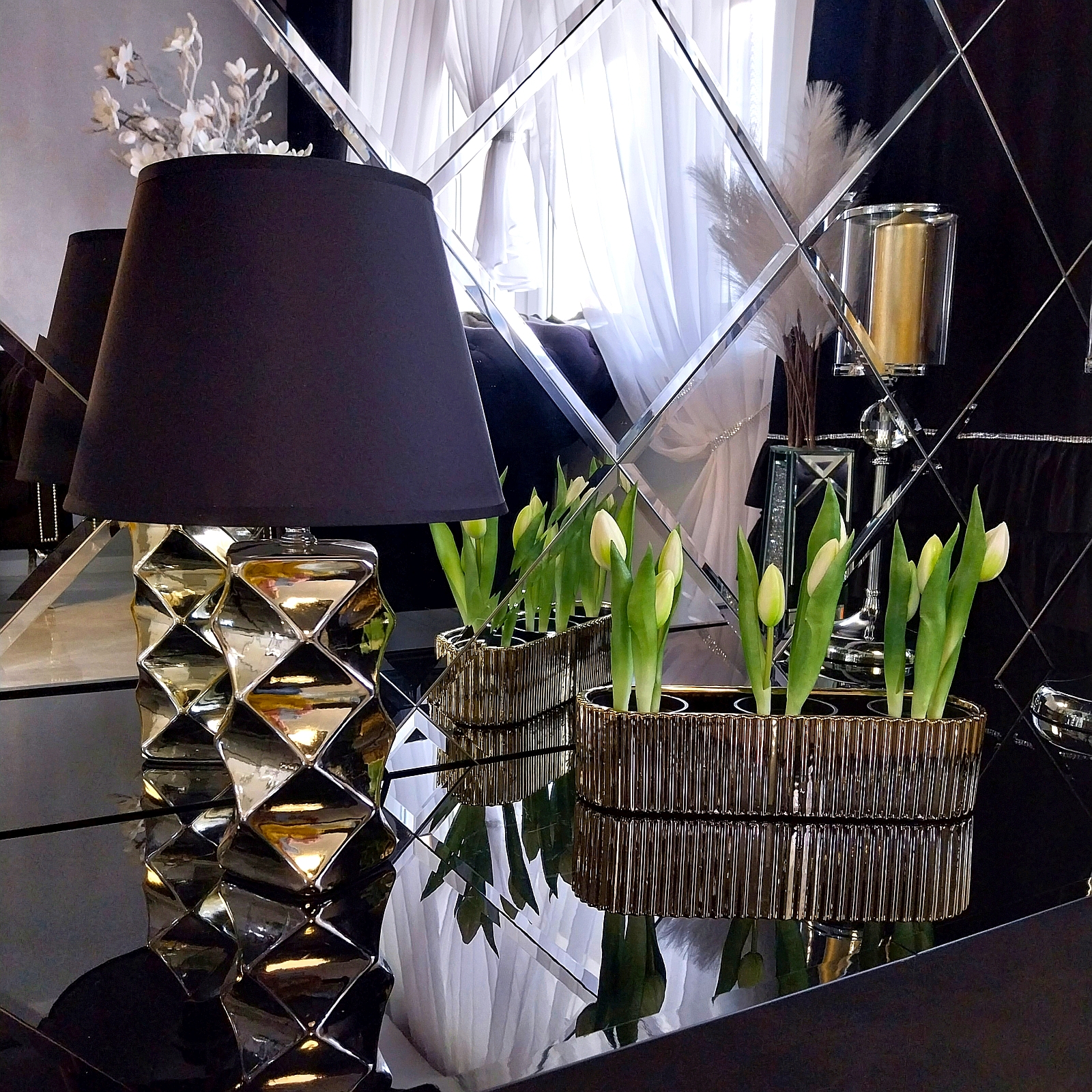 lampka-nocna-zlota-lampa-biurkowa-dekoracyjna-do-salonu (2)